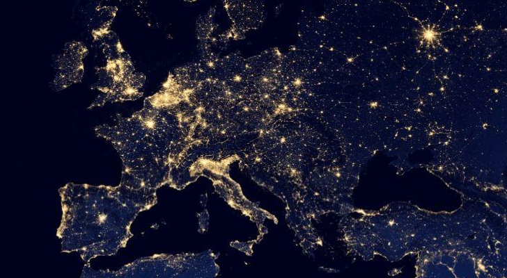 http://news.softpedia.com/images/news-700/Google-Maps-Gets-NASA-s-Spectacular-Black-Marble-Photos-of-the-Earth-at-Night.jpg