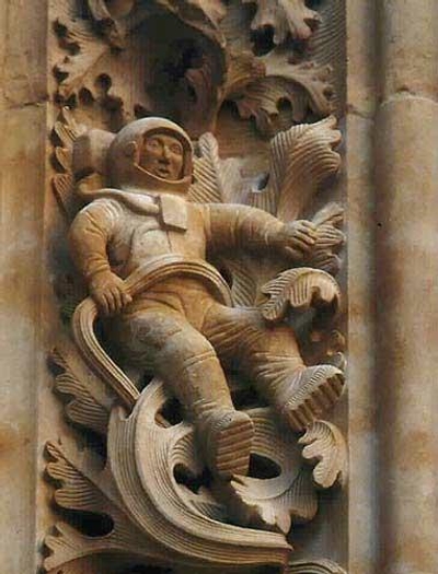 [Imagem: Astronaut-Carved-in-12th-Century-Church-Walls-2.jpg]