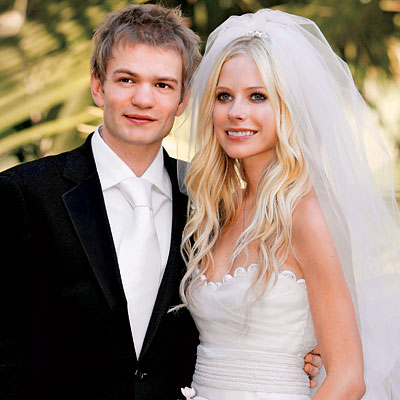 http://news.softpedia.com/images/news2/Avril-Lavigne-Announces-End-of-Marriage-2.jpg