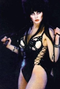 http://news.softpedia.com/images/news2/Elvira-Went-To-the-Hospital-After-Losing-Her-Virginity-With-Tom-Jones-3.jpg