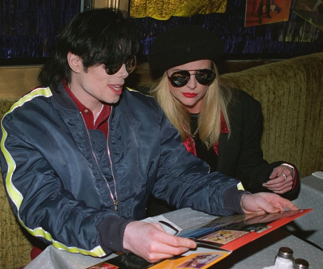 http://news.softpedia.com/images/news2/Lisa-Marie-Presley-Was-Very-Evil-Little-Princess-to-Michael-Jackson-2.jpg