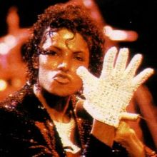 Michael-Jackson-s-Famous-Glove-Auctioned-on-eBay-2.jpg